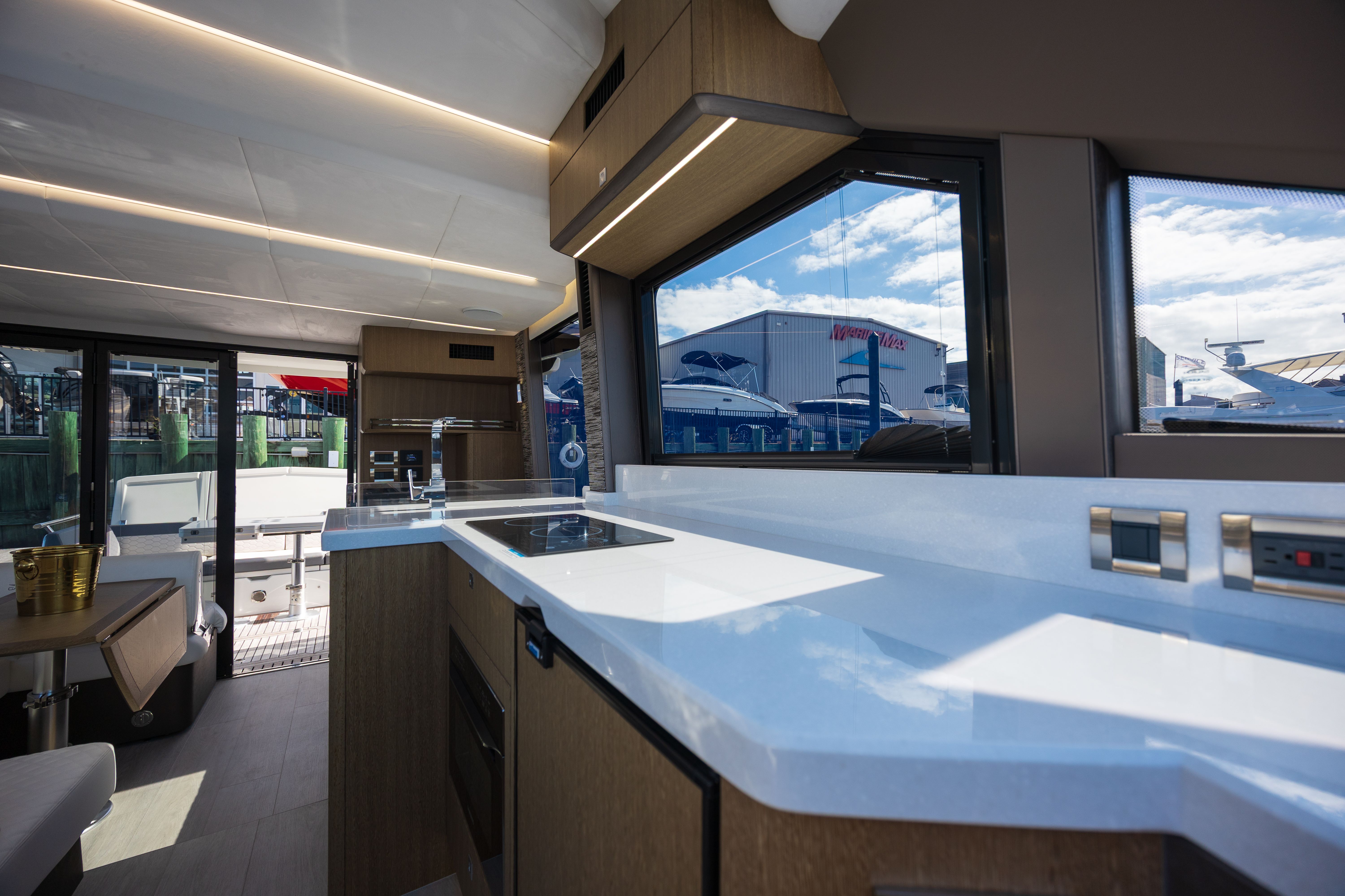 2024 Galeon 400 FLY Image Thumbnail #16