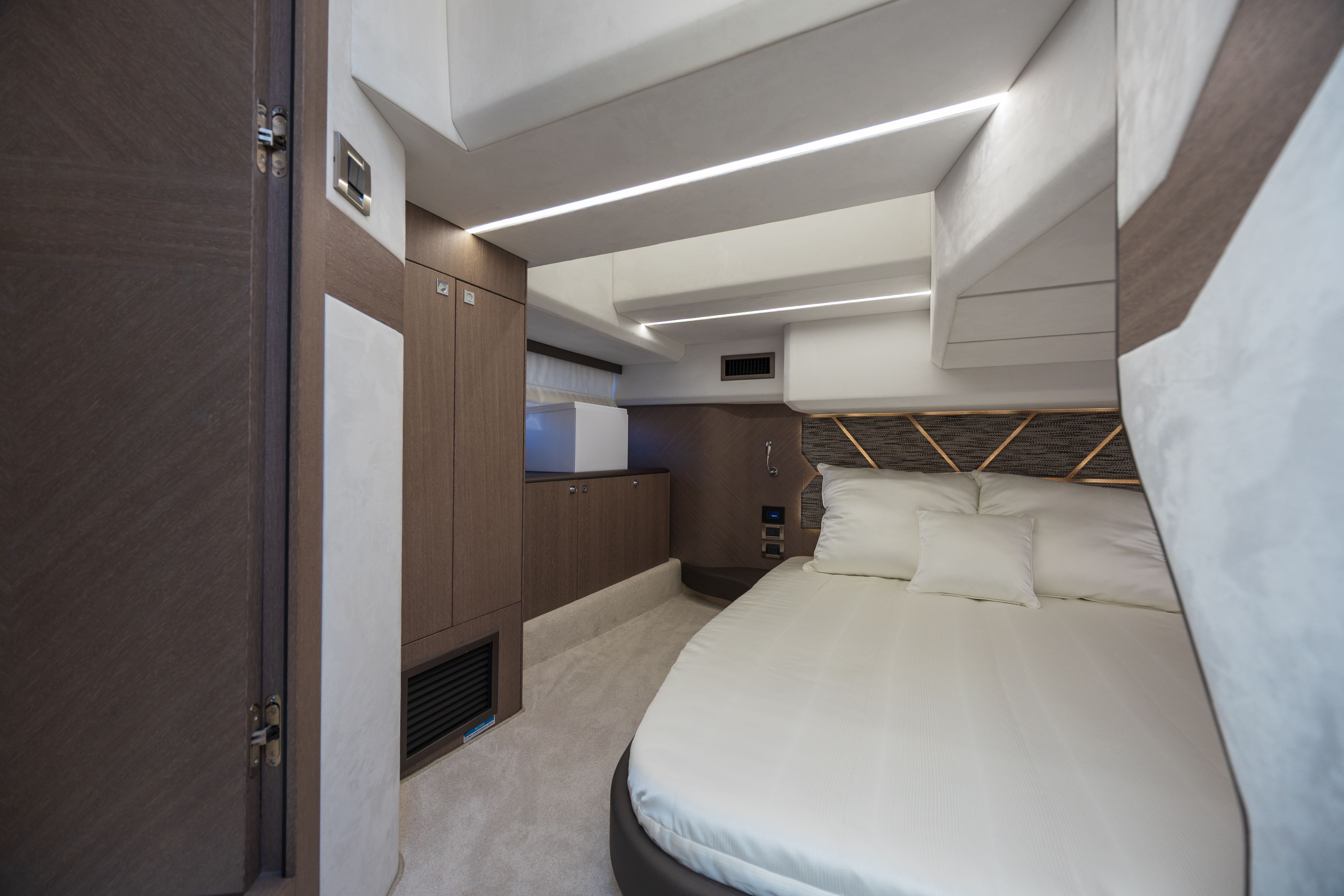 2024 Galeon 400 FLY Image Thumbnail #25