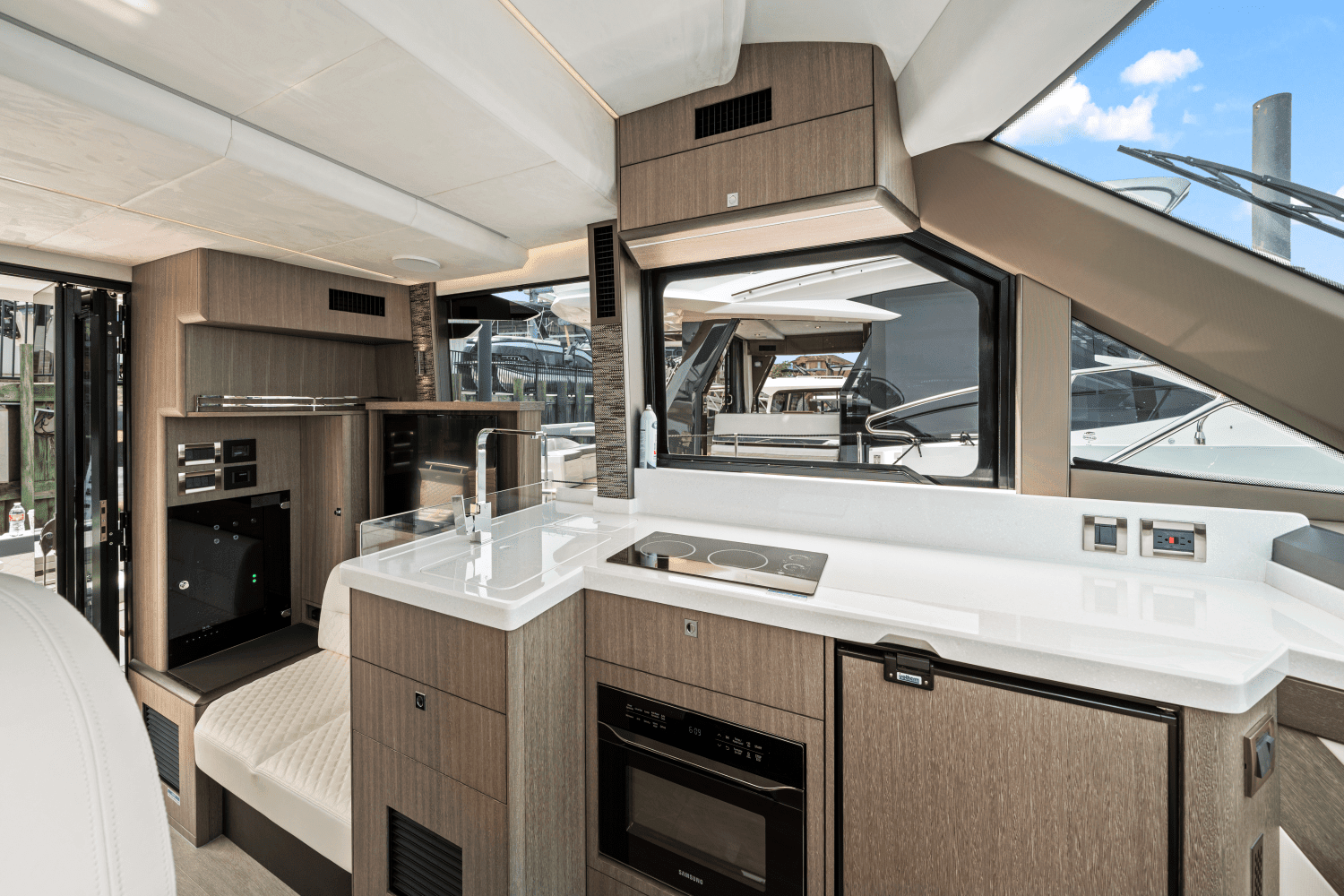 2024 Galeon 400 FLY Image Thumbnail #17