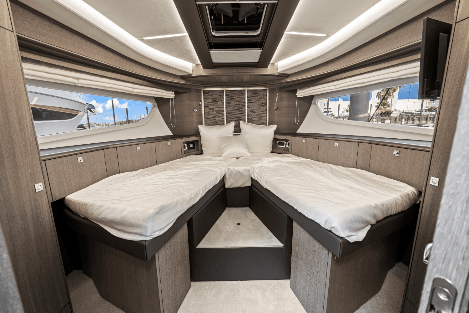 2024 Galeon 400 FLY Image Thumbnail #21
