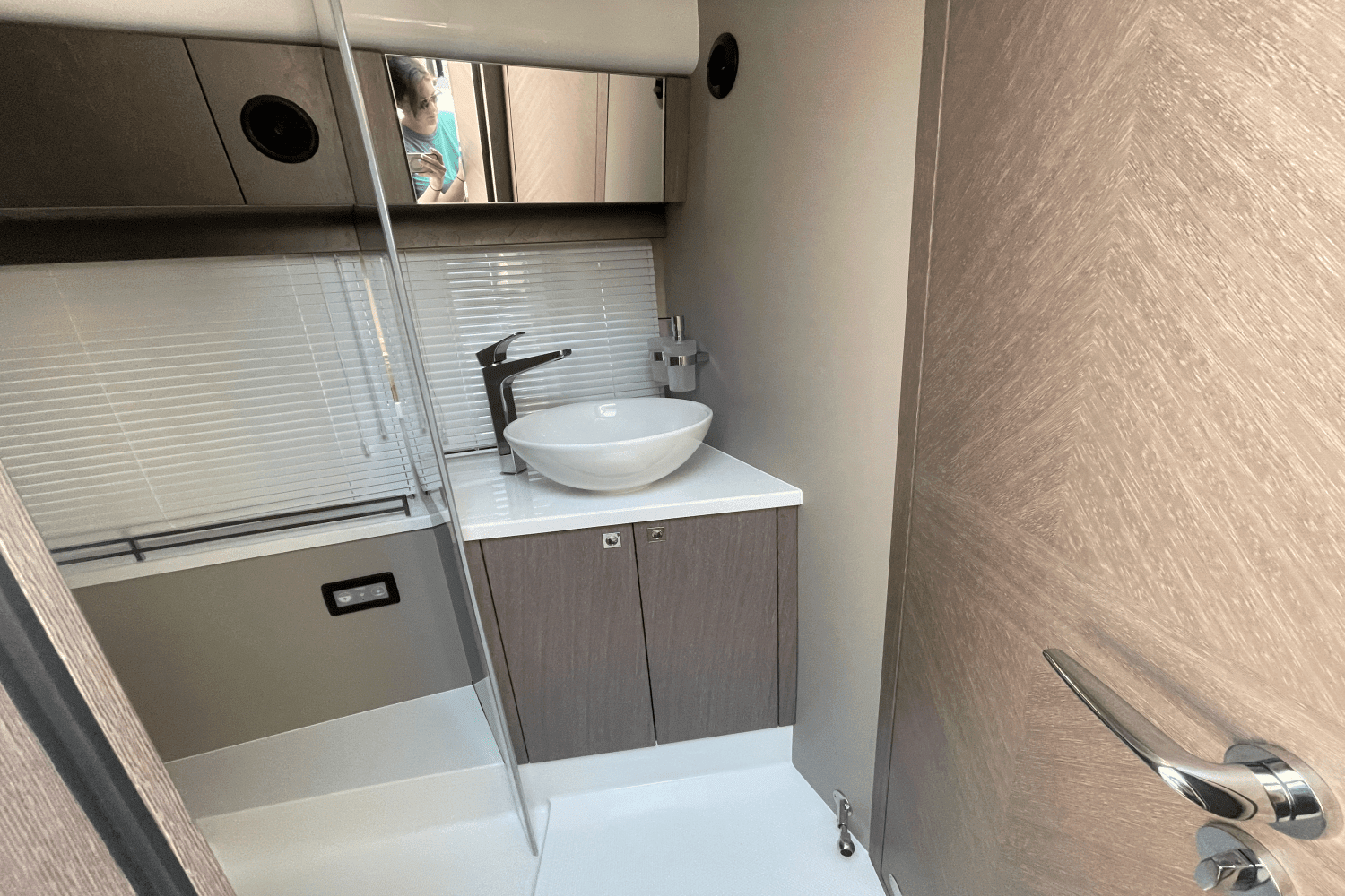 2024 Galeon 400 FLY Image Thumbnail #9