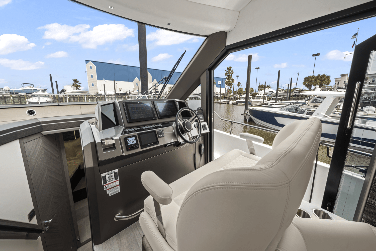 2024 Galeon 400 FLY Image Thumbnail #5