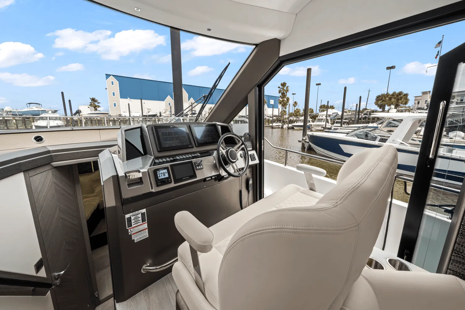 2024 Galeon 400 FLY Image Thumbnail #4