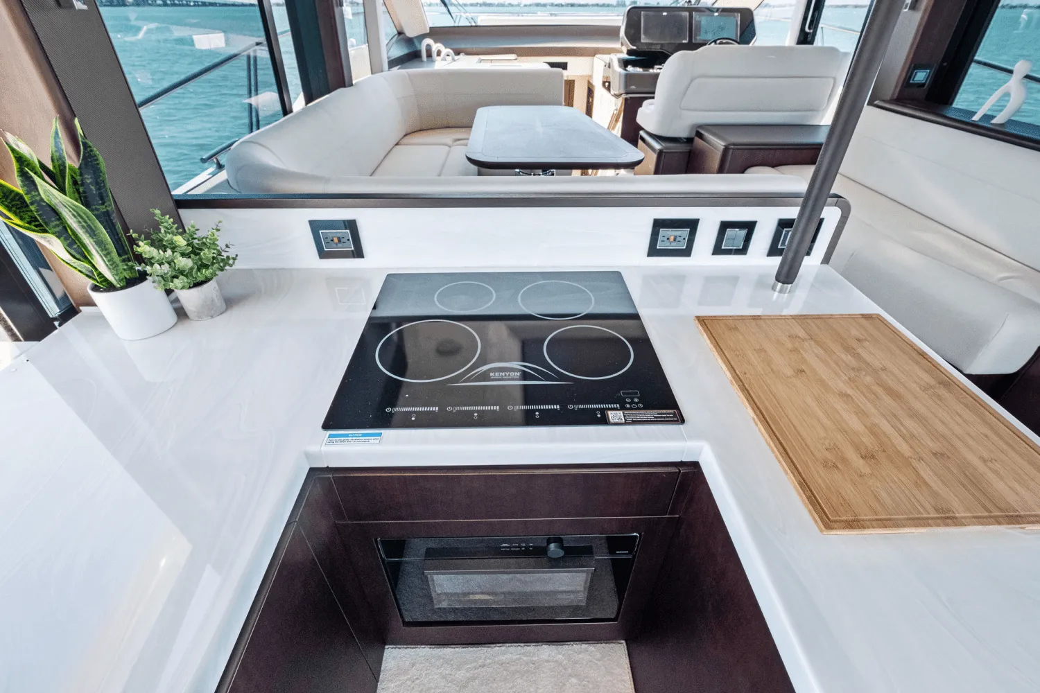 2025 Galeon 560 FLY Image Thumbnail #32