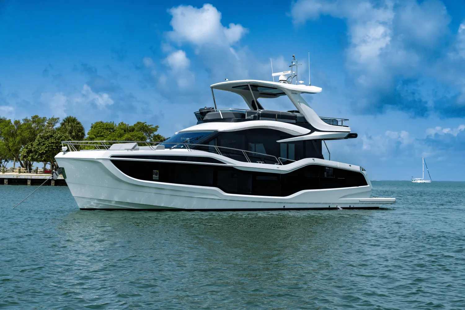 2025 Galeon 560 FLY Image Thumbnail #1