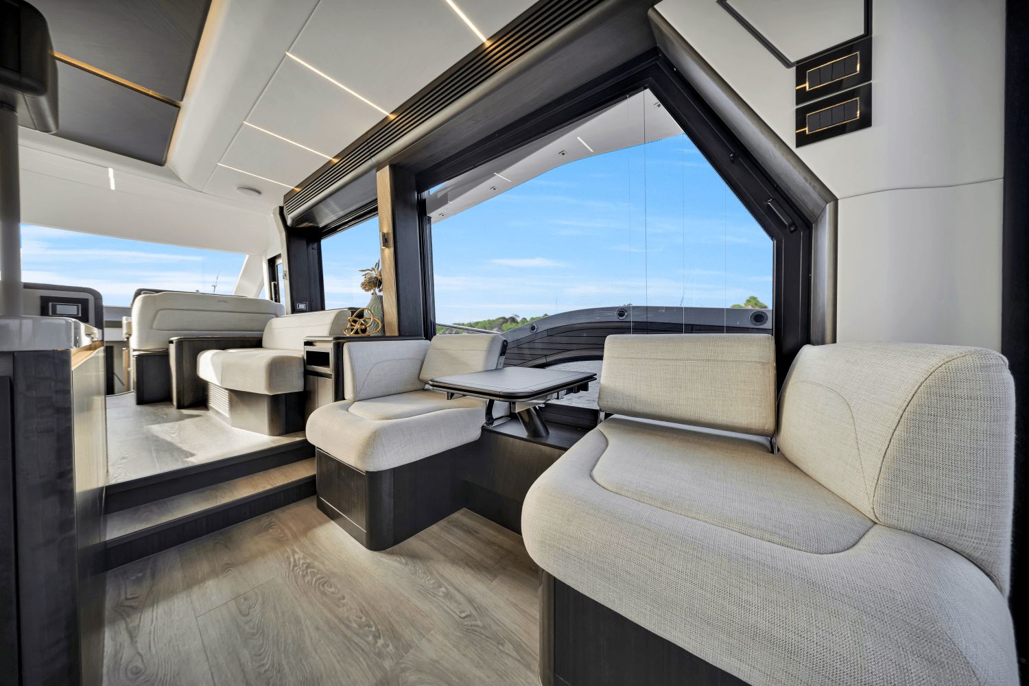 2025 Galeon 560 FLY Image Thumbnail #17