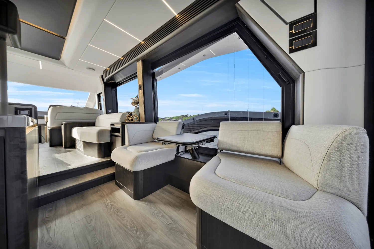 2025 Galeon 560 FLY Image Thumbnail #17