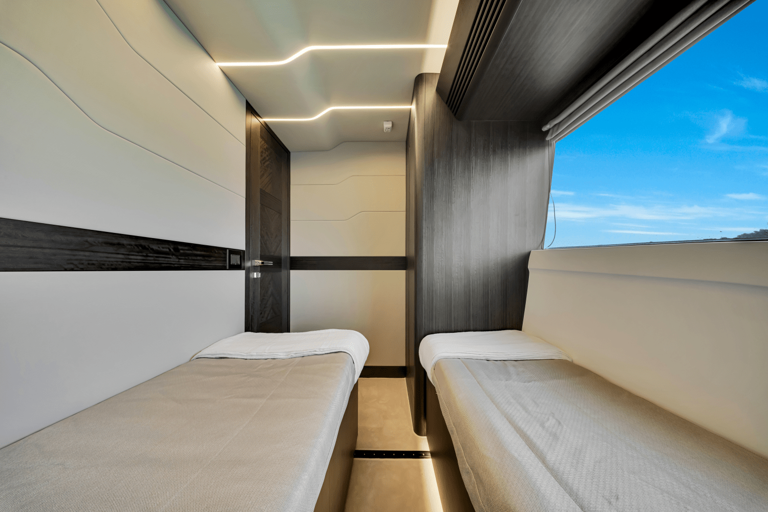 2025 Galeon 560 FLY Image Thumbnail #16