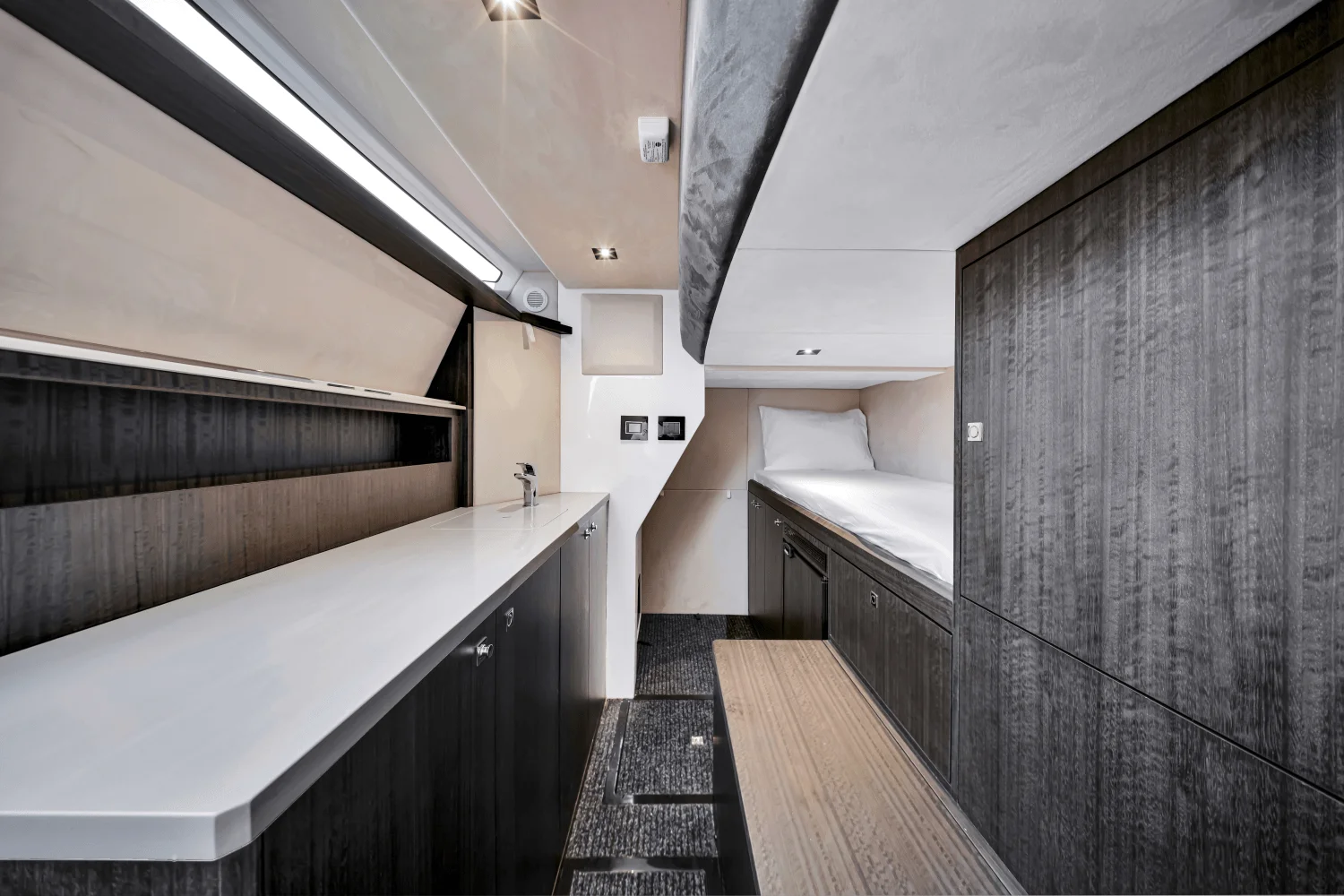 2025 Galeon 560 FLY Image Thumbnail #6