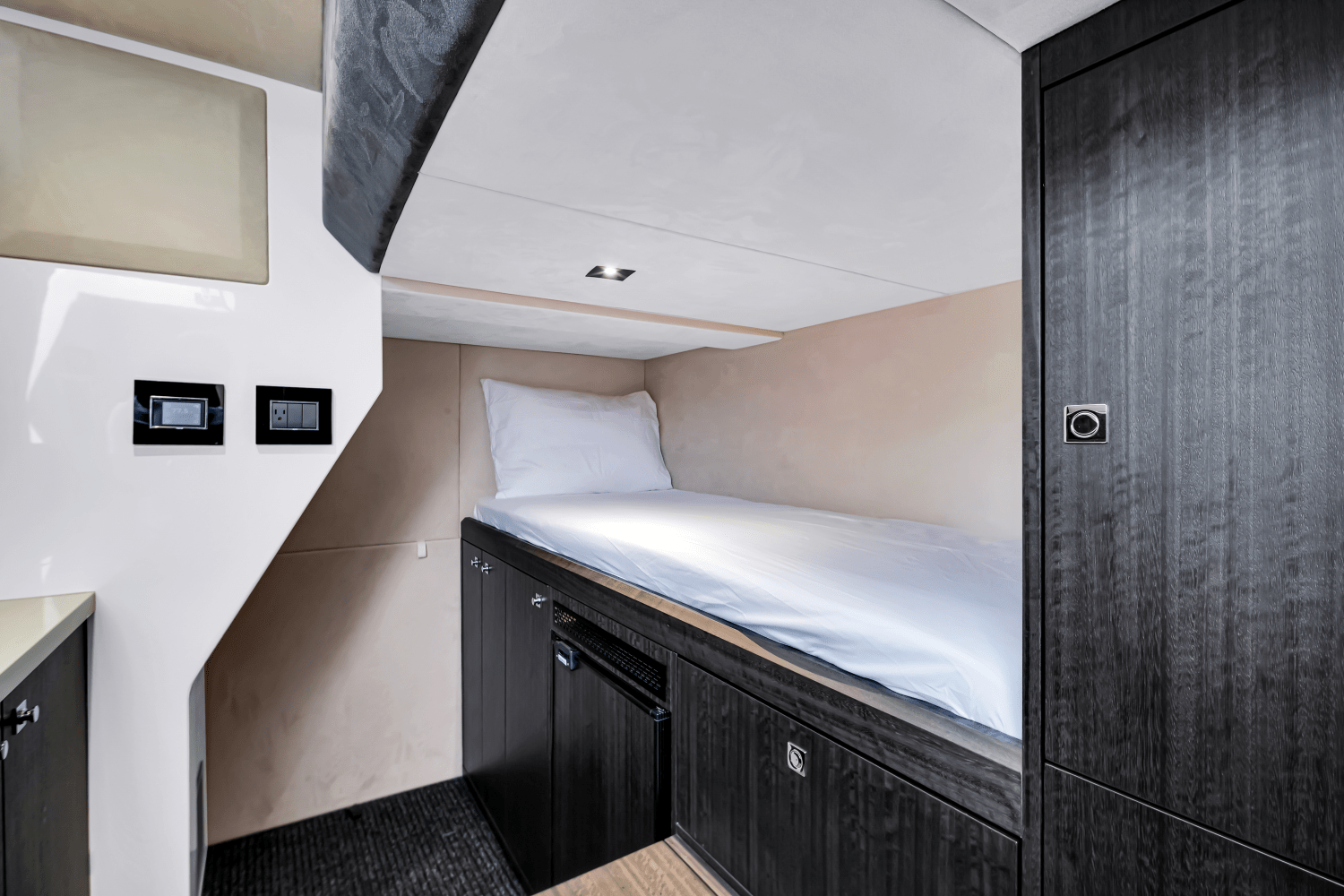 2025 Galeon 560 FLY Image Thumbnail #10