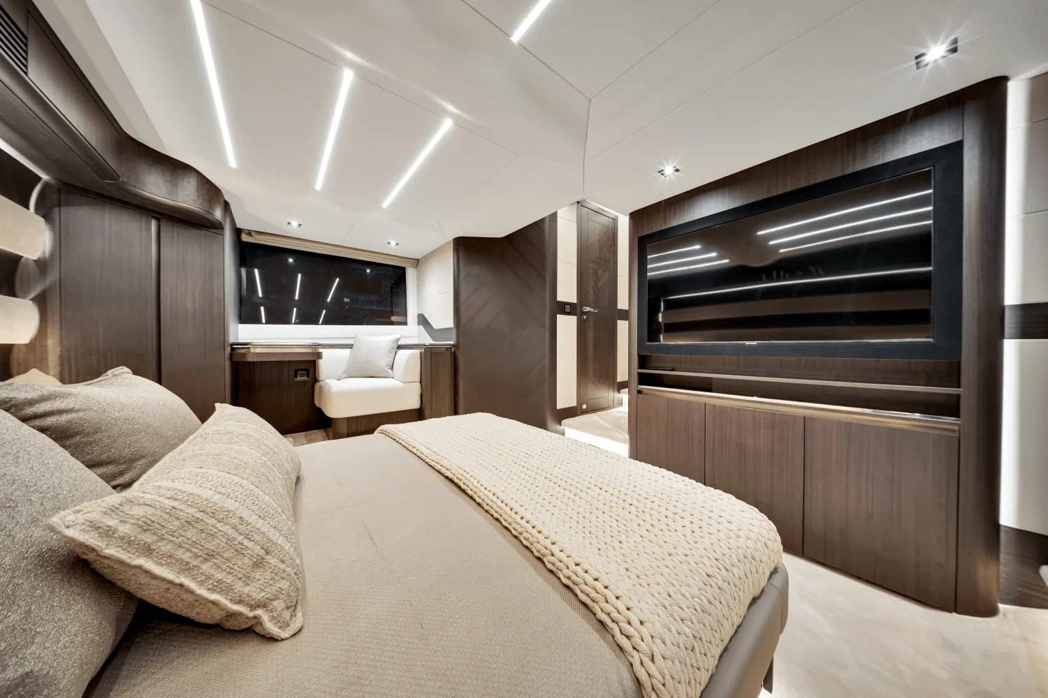 2025 Galeon 560 FLY Image Thumbnail #14