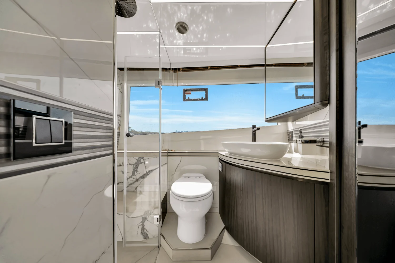 2025 Galeon
                                                             560 FLY Image Thumbnail #94