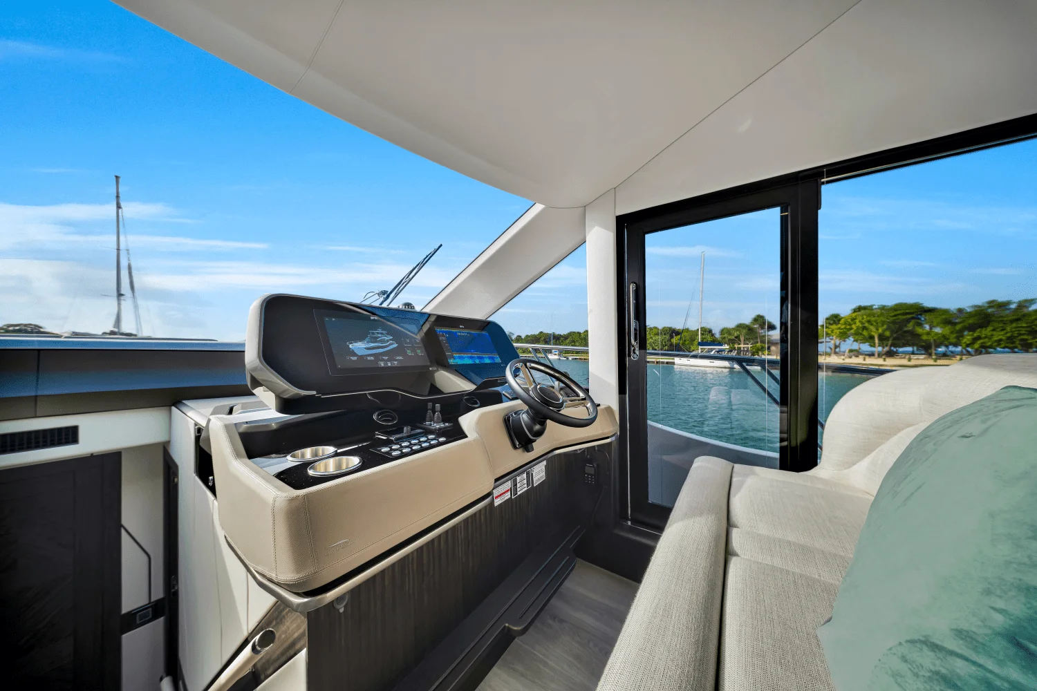 2025 Galeon 560 FLY Image Thumbnail #13