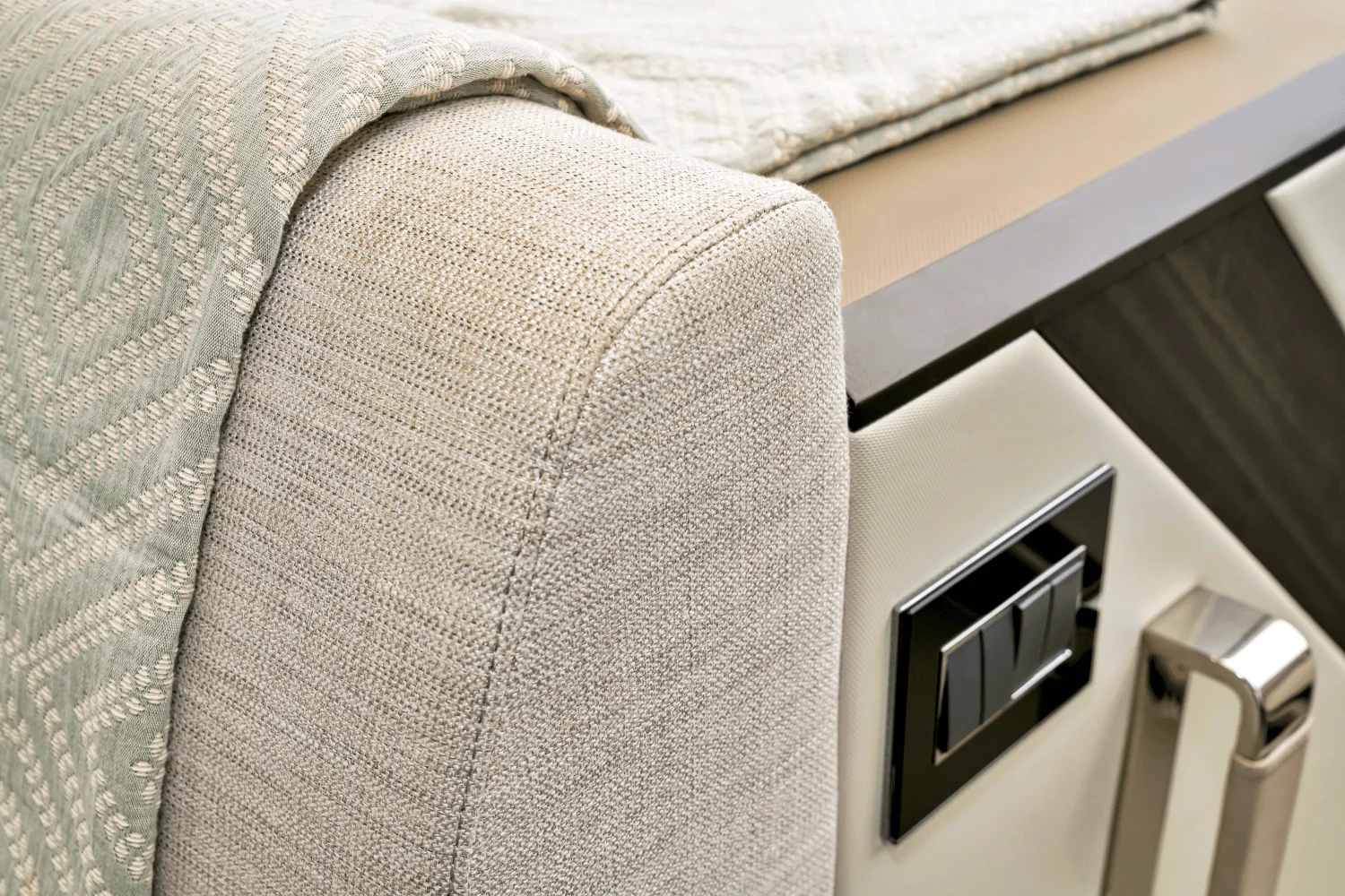 2025 Galeon
                                                             560 FLY Image Thumbnail #19