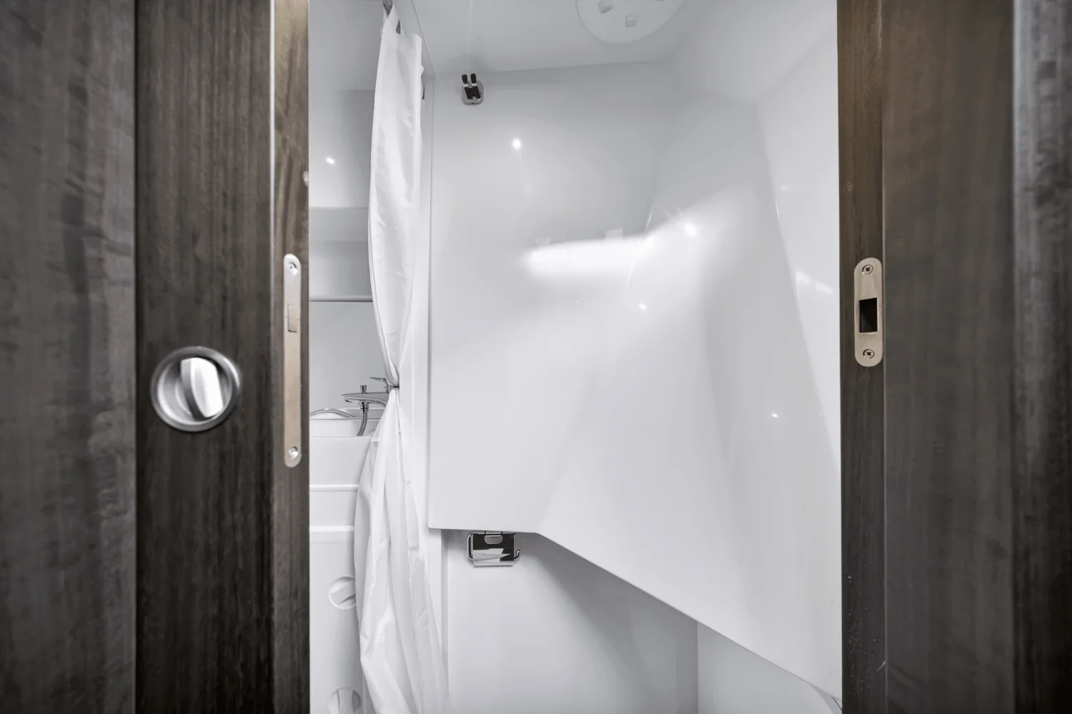 2025 Galeon
                                                             560 FLY Image Thumbnail #21