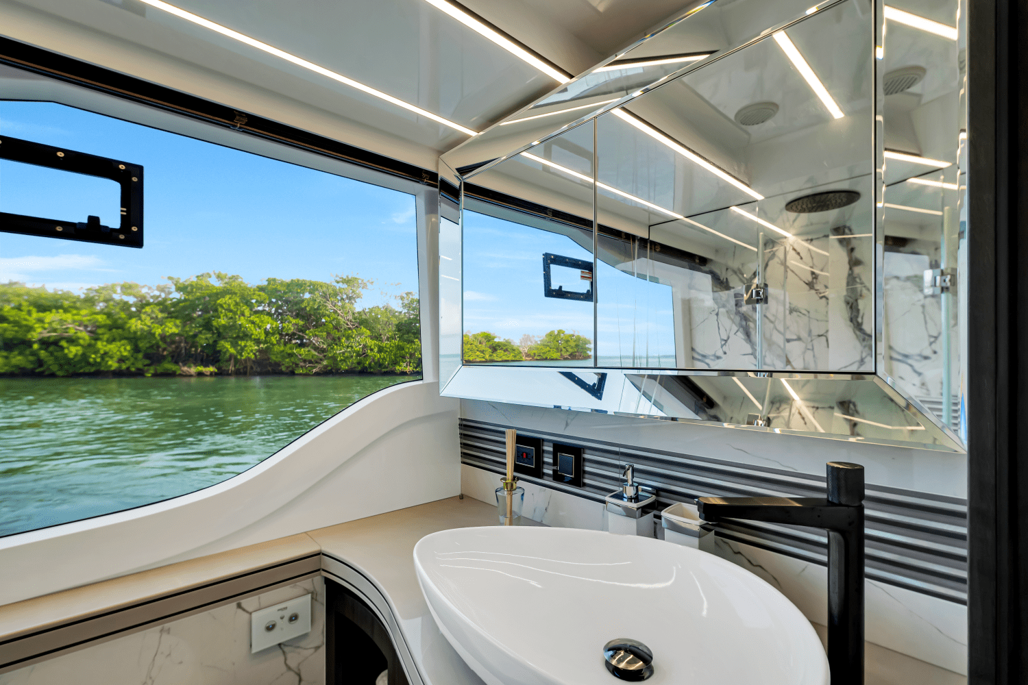 2025 Galeon 560 FLY Image Thumbnail #85