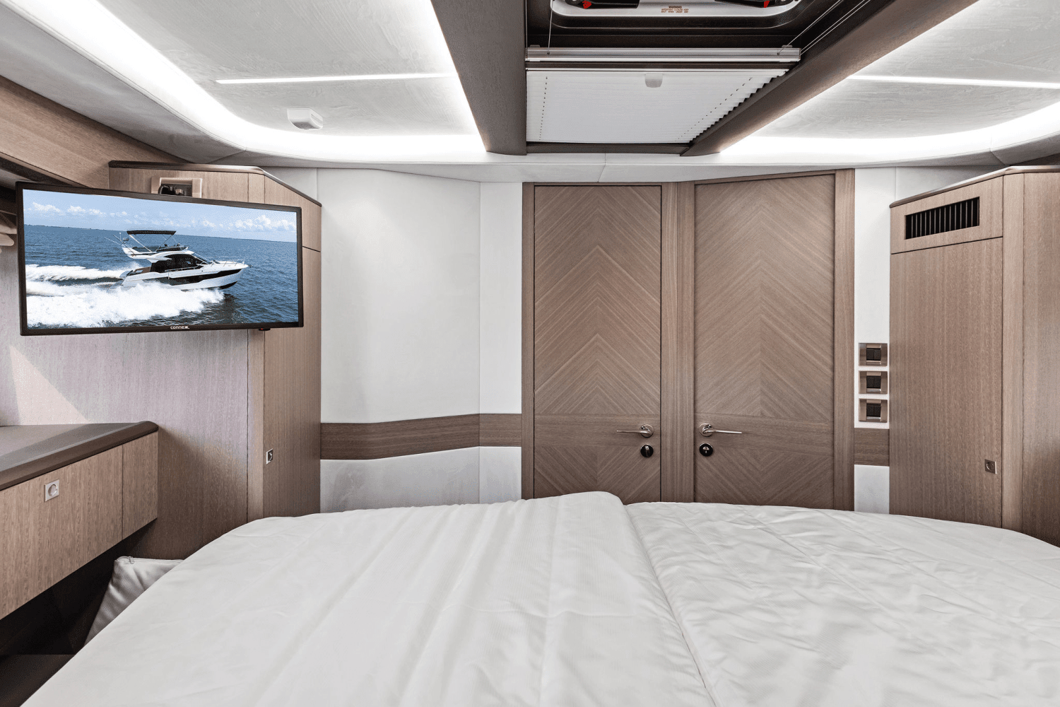2025 Galeon 400 FLY Image Thumbnail #7