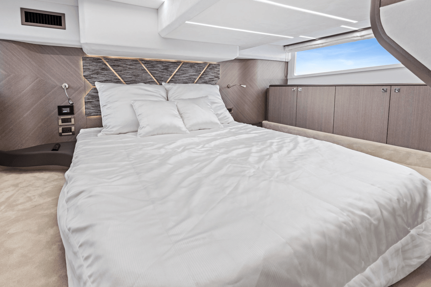 2025 Galeon 400 FLY Image Thumbnail #12