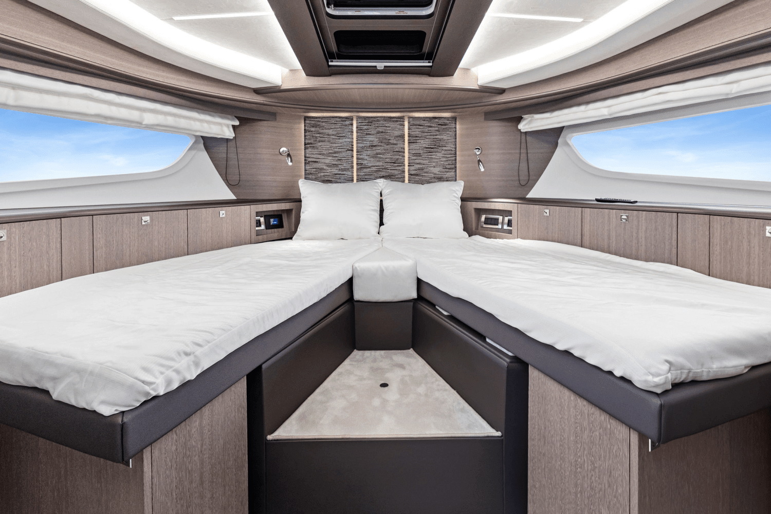 2025 Galeon 400 FLY Image Thumbnail #11