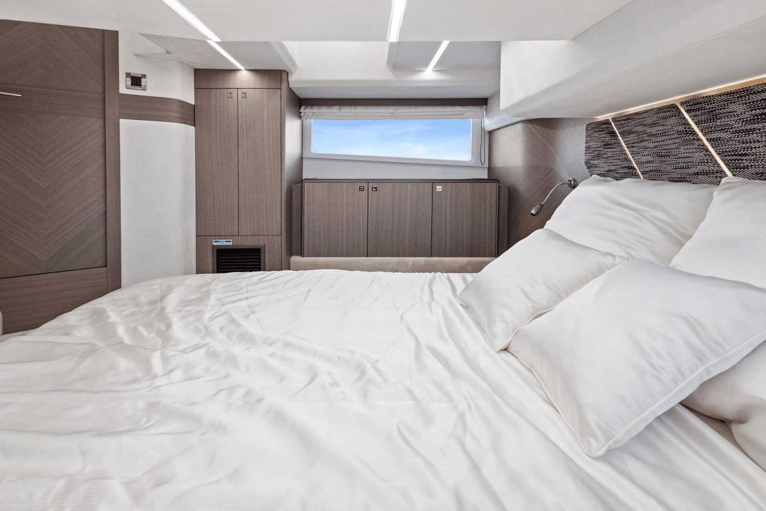 2025 Galeon 400 FLY Image Thumbnail #16