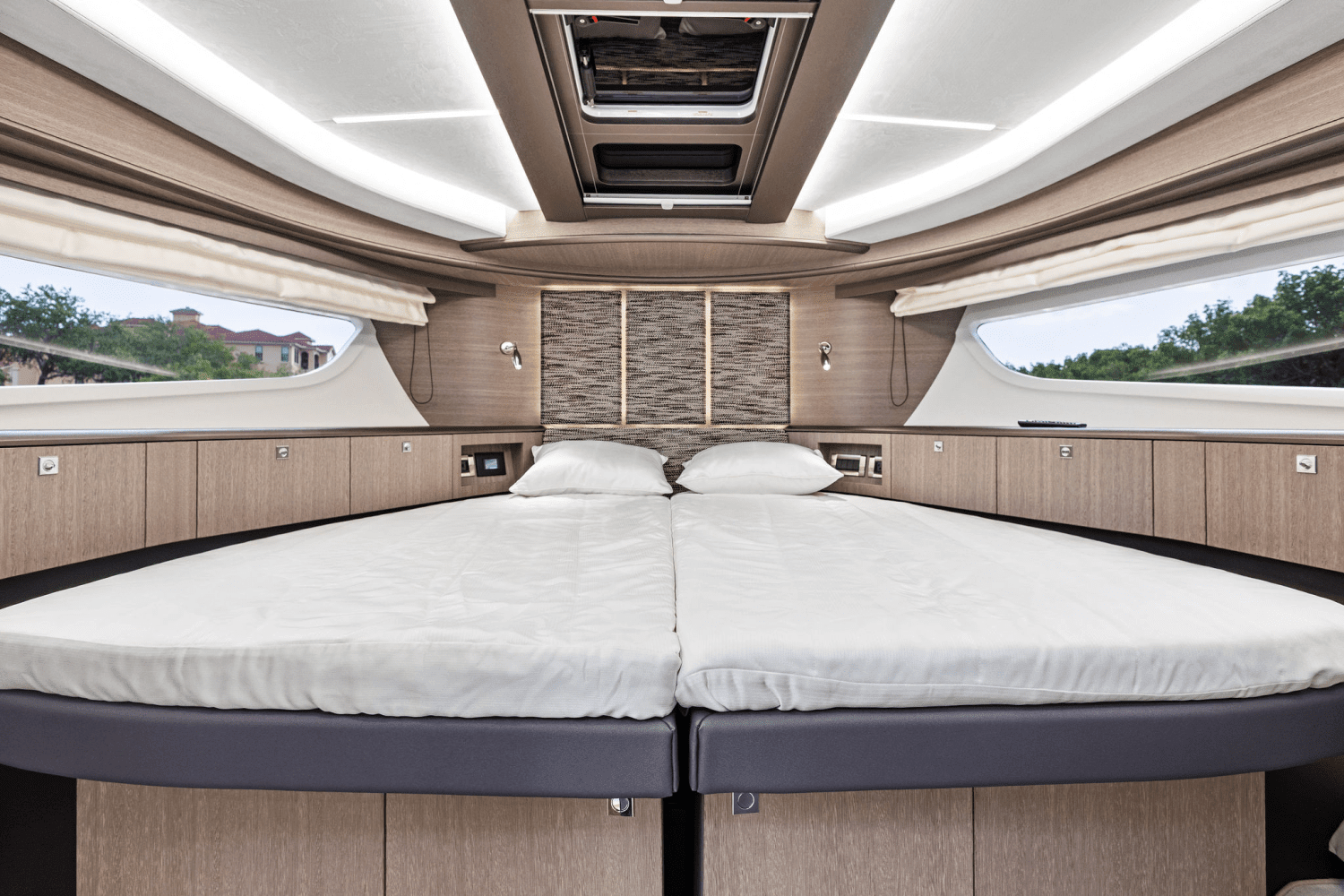 2025 Galeon 400 FLY Image Thumbnail #5