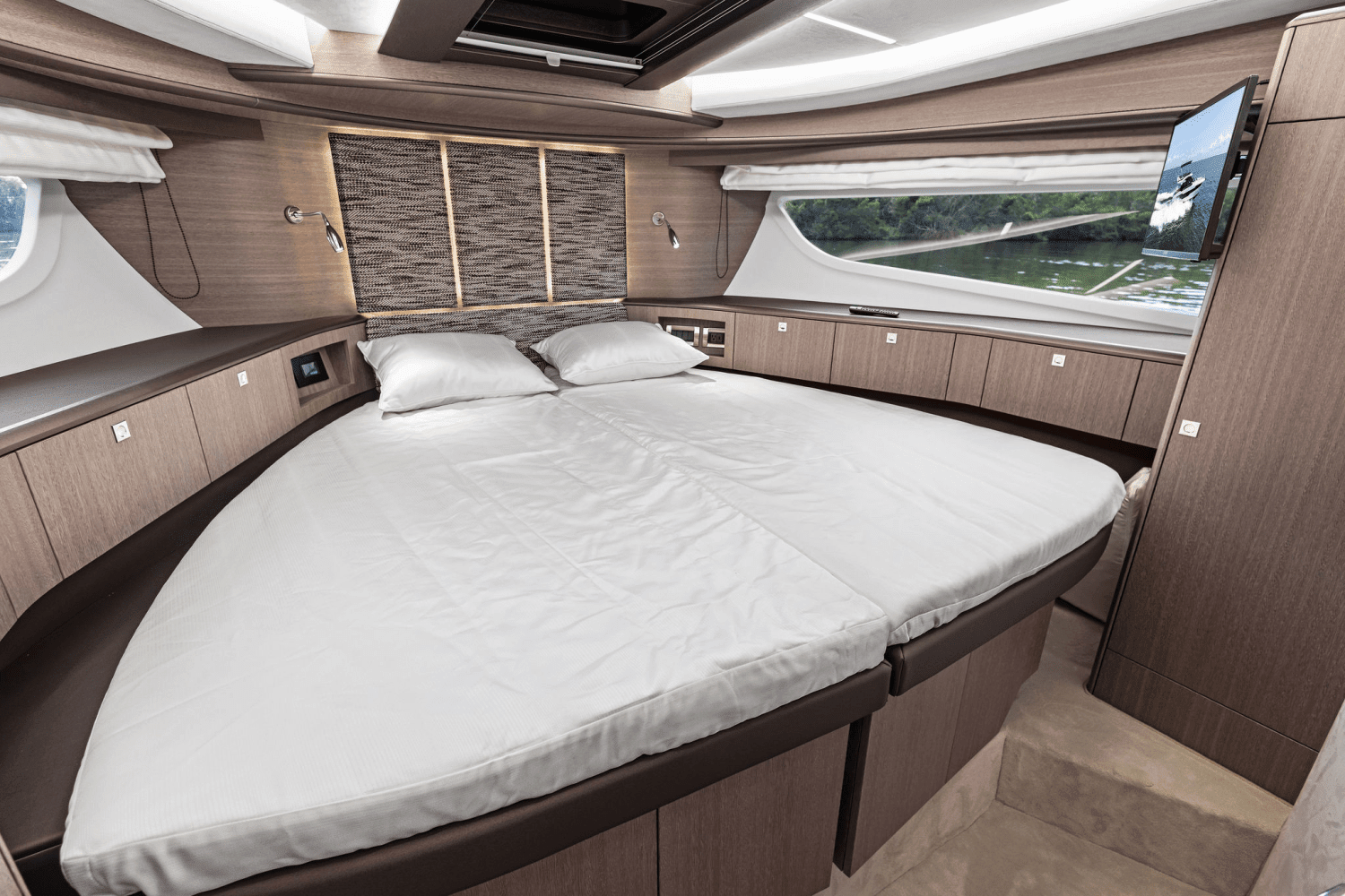 2025 Galeon 400 FLY Image Thumbnail #6