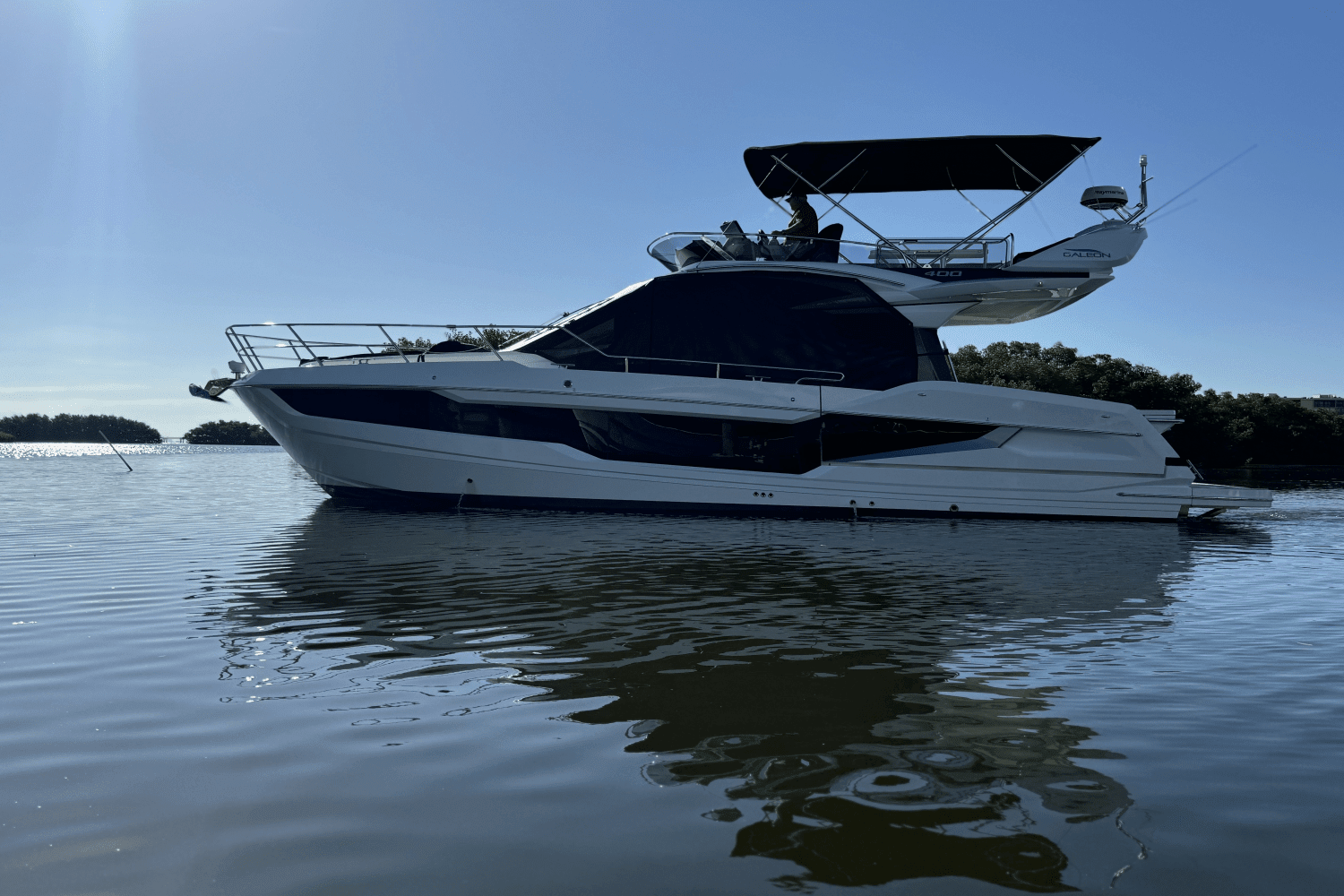 Thumbnail 3 for 2025 Galeon 400 FLY