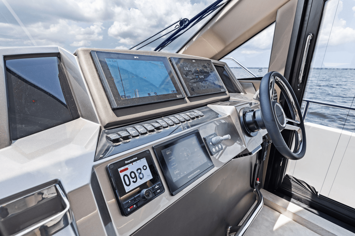 2025 Galeon 400 FLY Image Thumbnail #60