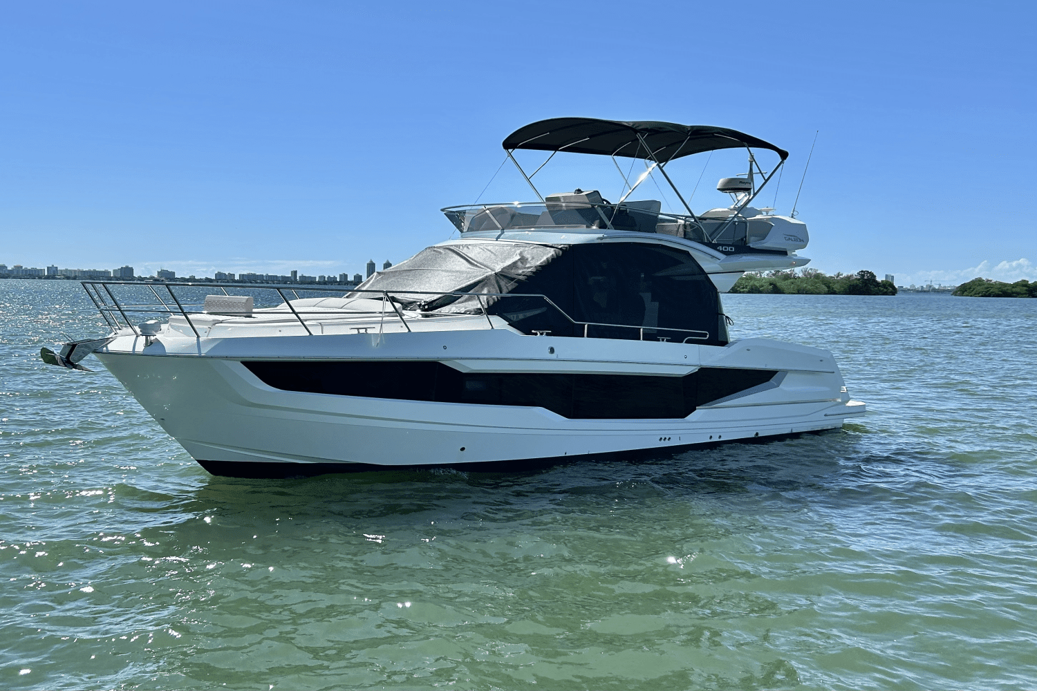 Thumbnail 2 for 2024 Galeon 400 FLY