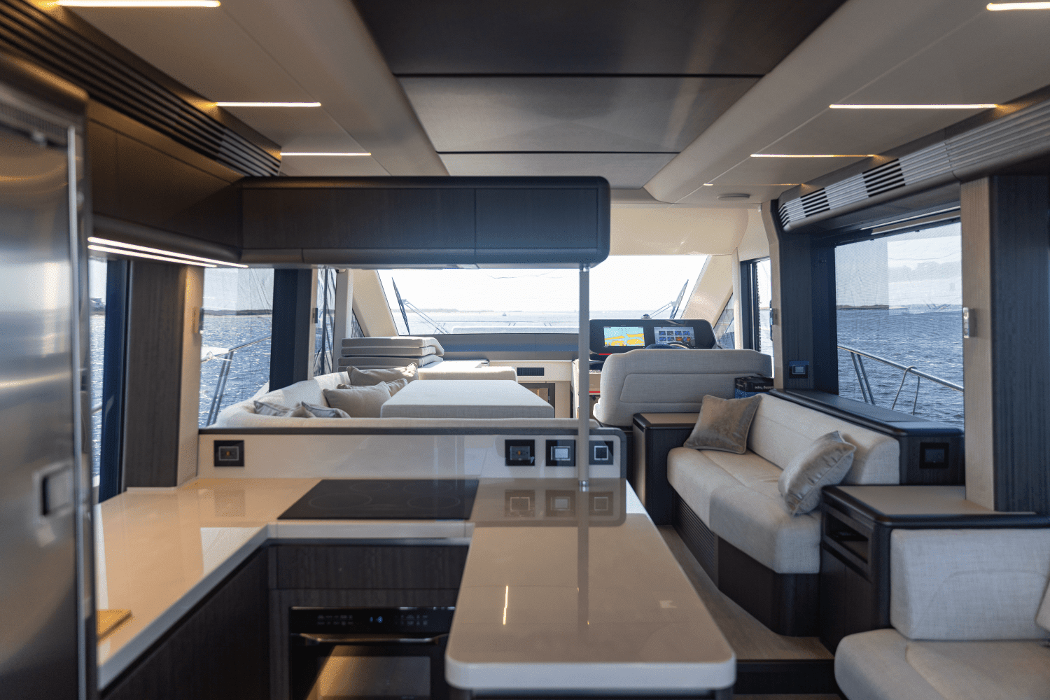 2025 Galeon
                                                             560 FLY Image Thumbnail #41