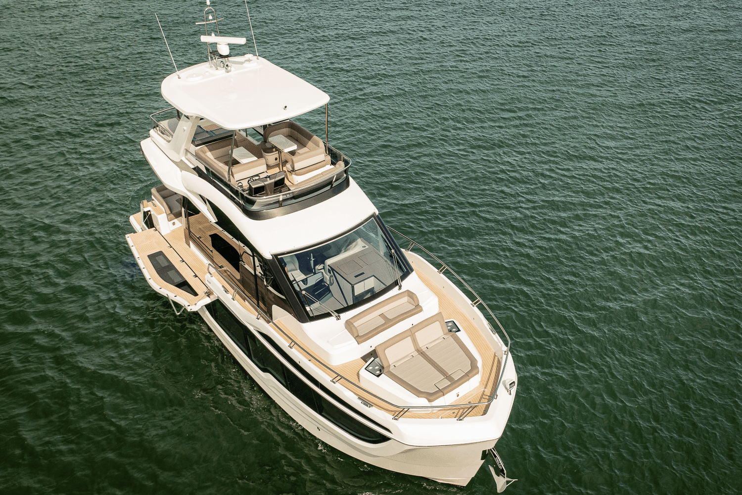 Thumbnail 3 for 2025 Galeon 560 FLY