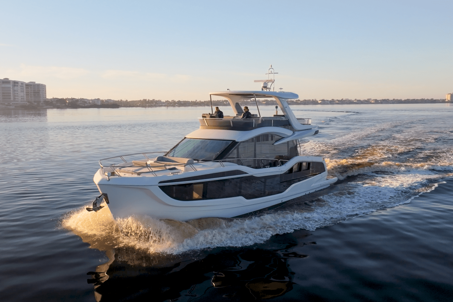 2025 Galeon
                                                             560 FLY Image Thumbnail #0