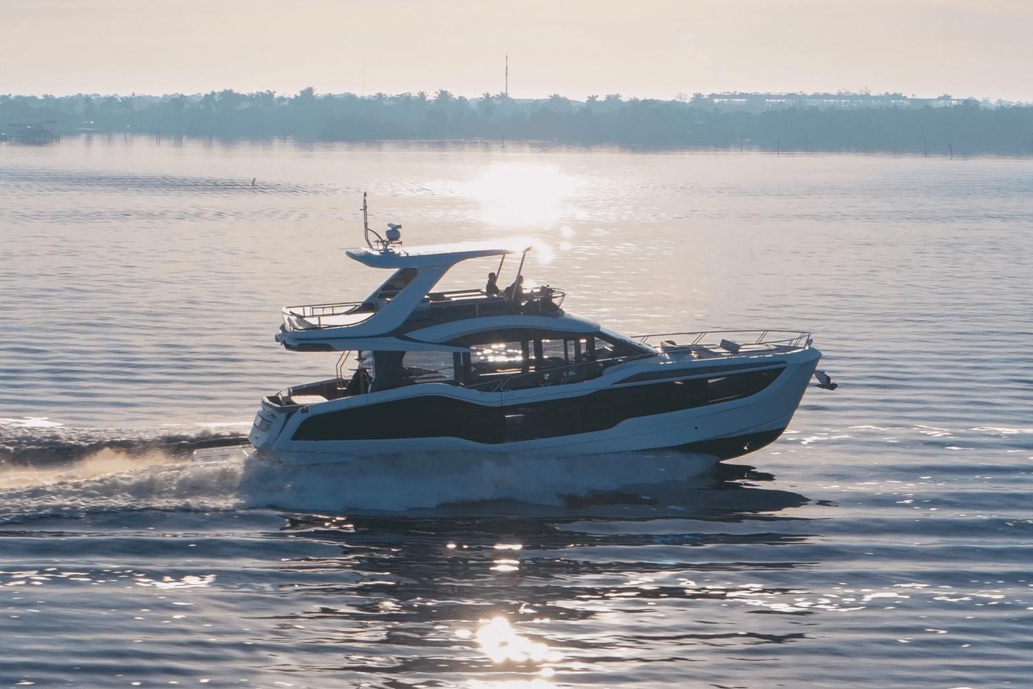 2025 Galeon
                                                             560 FLY Image Thumbnail #1