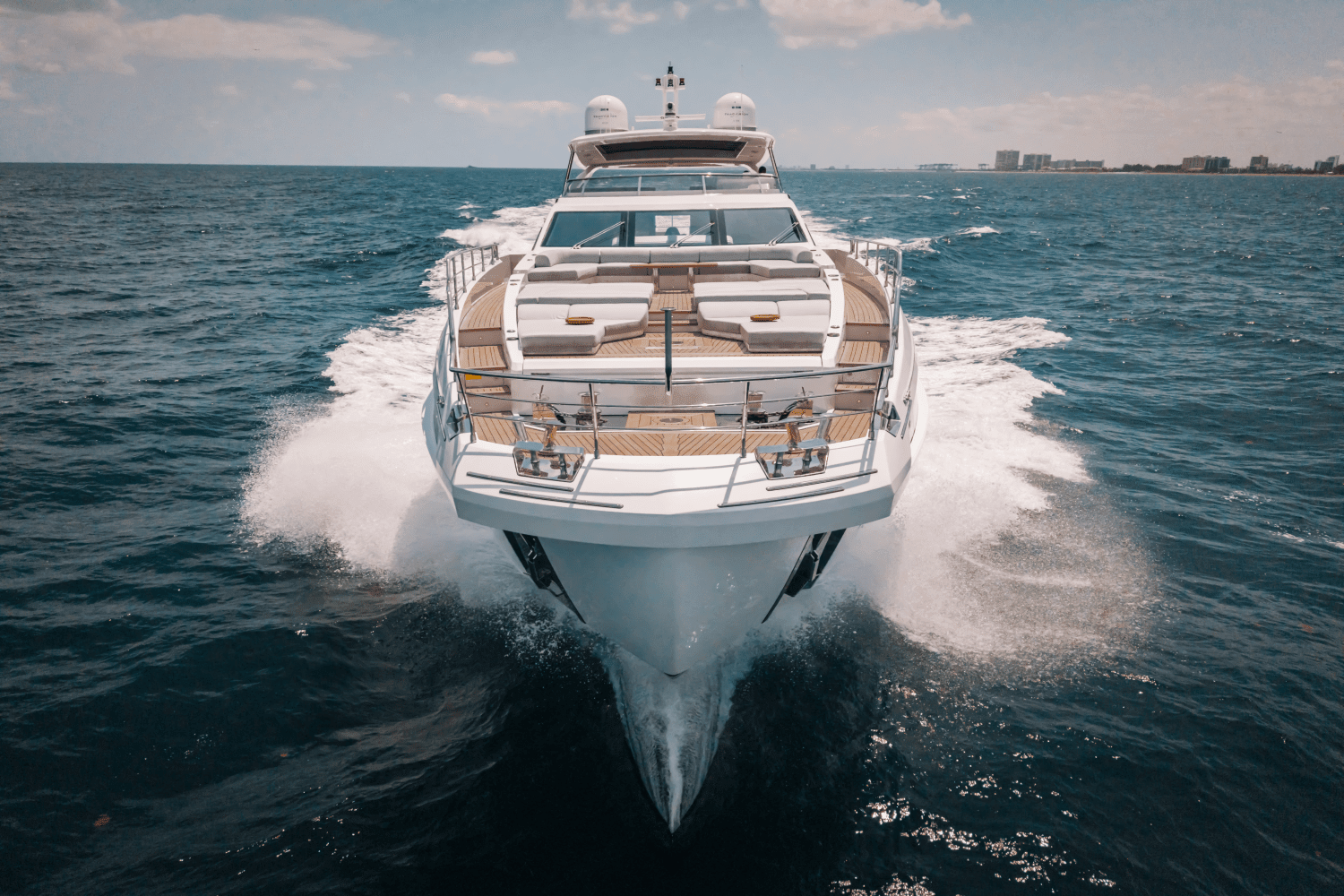 2025 Azimut Grande 32M Image Thumbnail #3