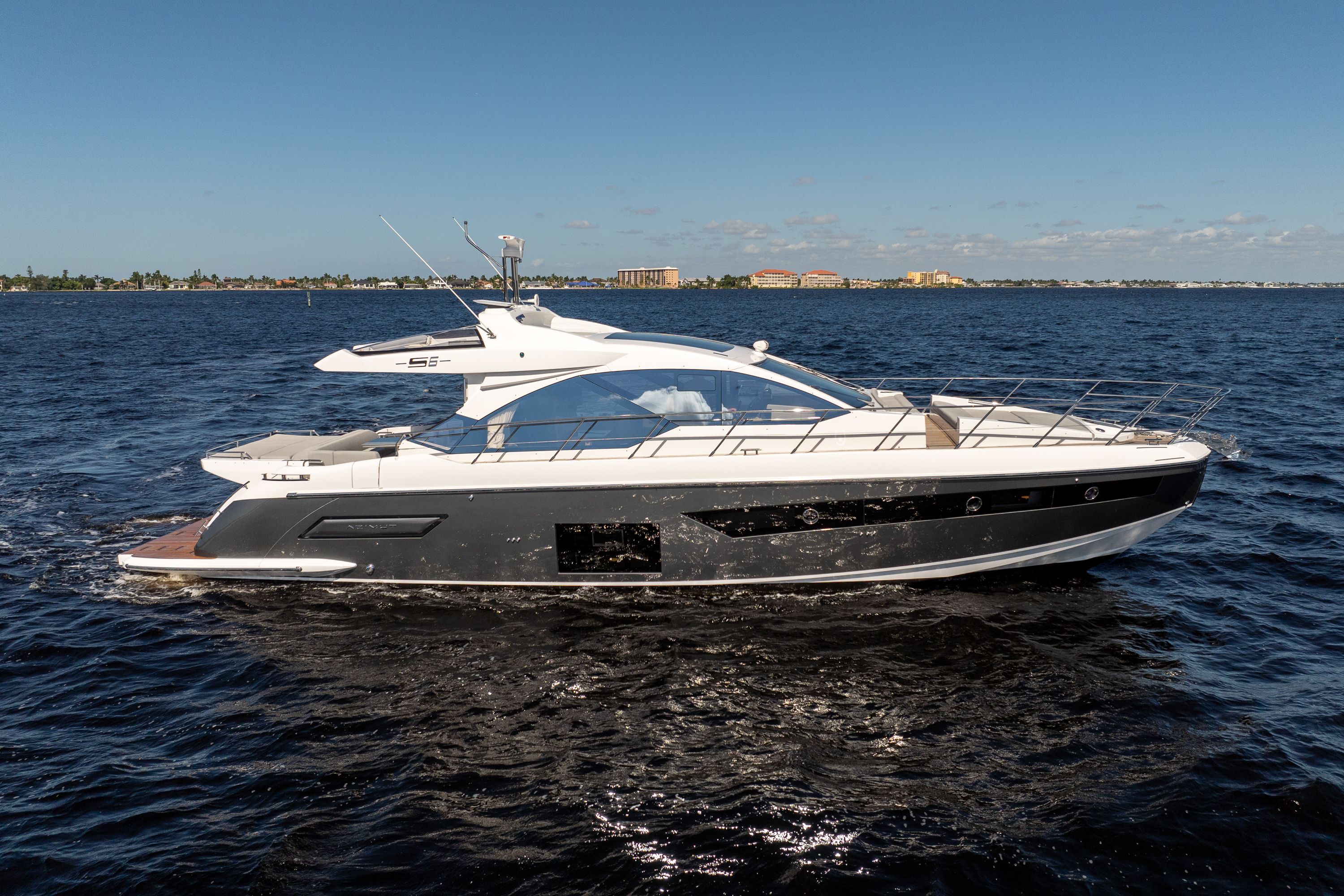 2025 Azimut S6 Image Thumbnail #2