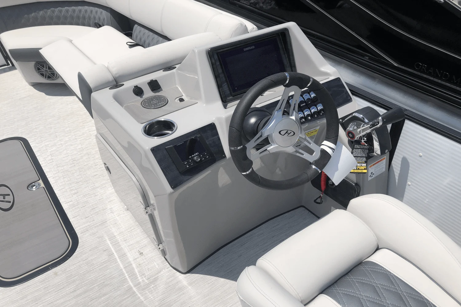 2023 Harris
                                                             Sunliner 250 Image Thumbnail #11