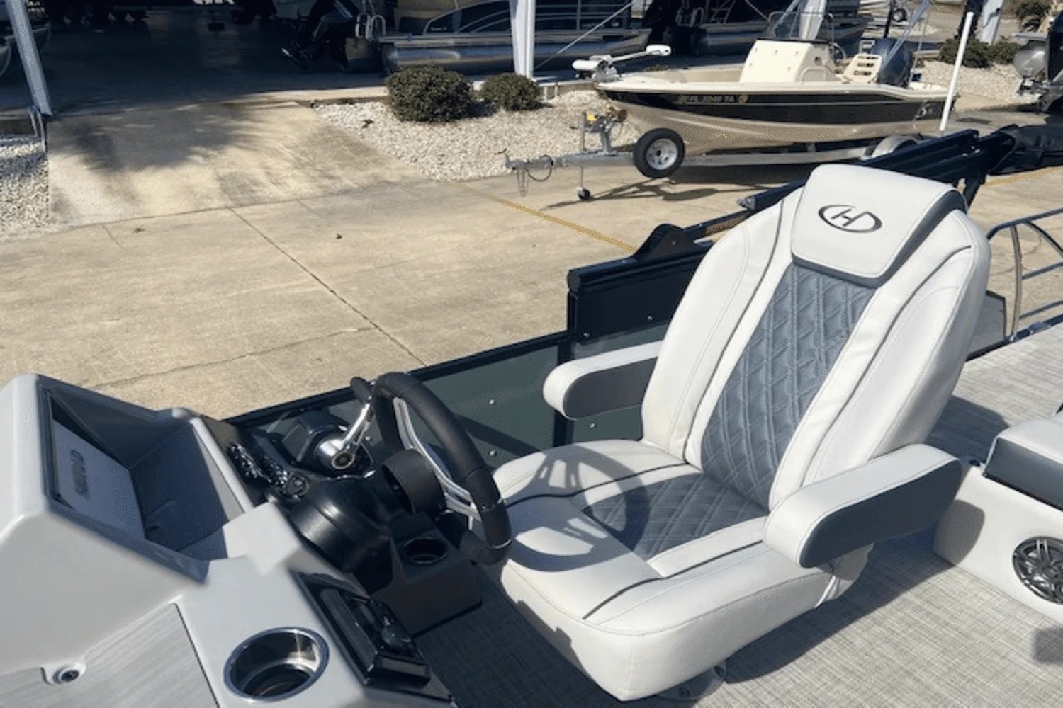 2023 Harris
                                                             Sunliner 230 Image Thumbnail #12