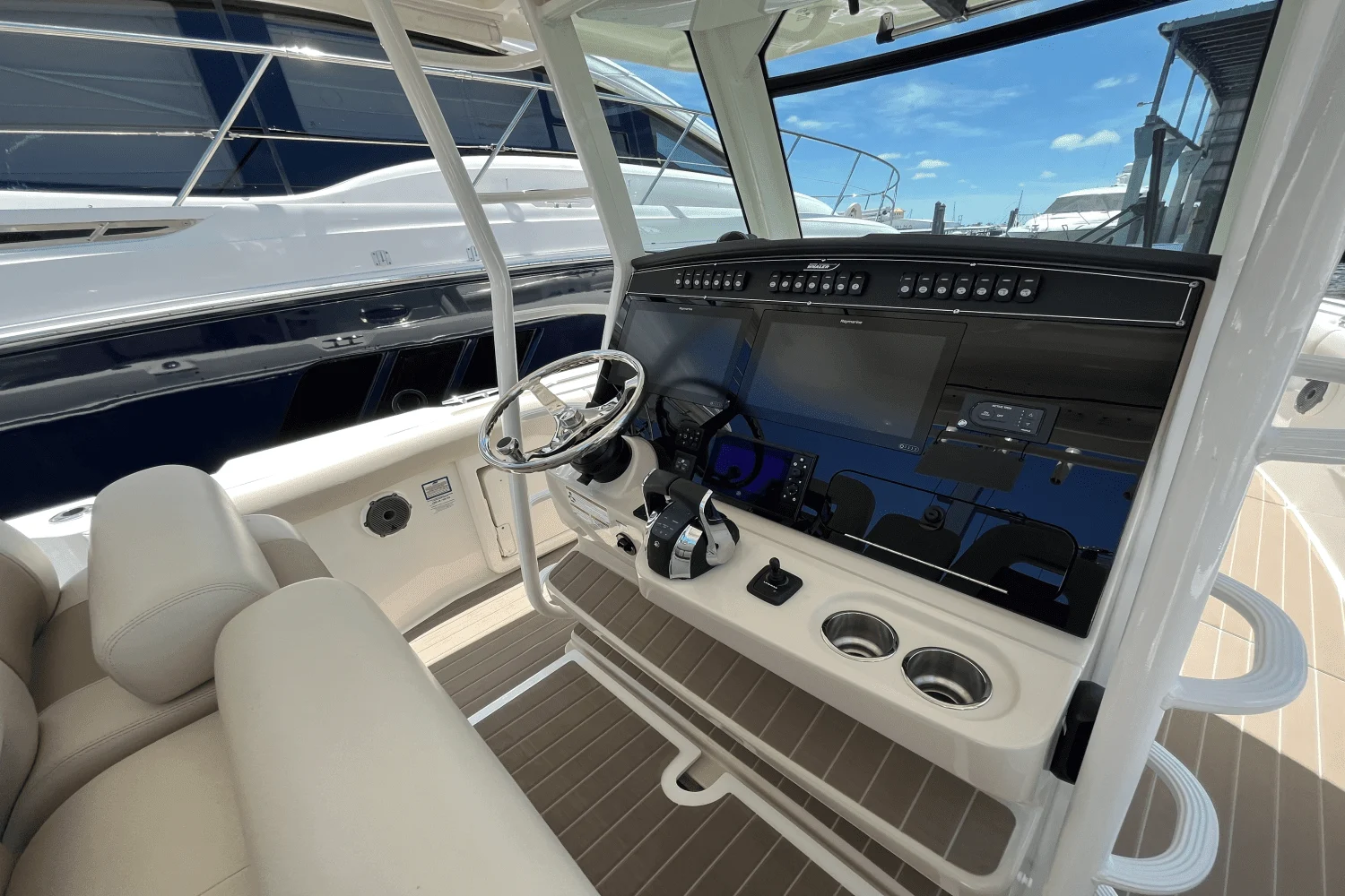2022 Boston Whaler
                                                             330 Outrage Image Thumbnail #19