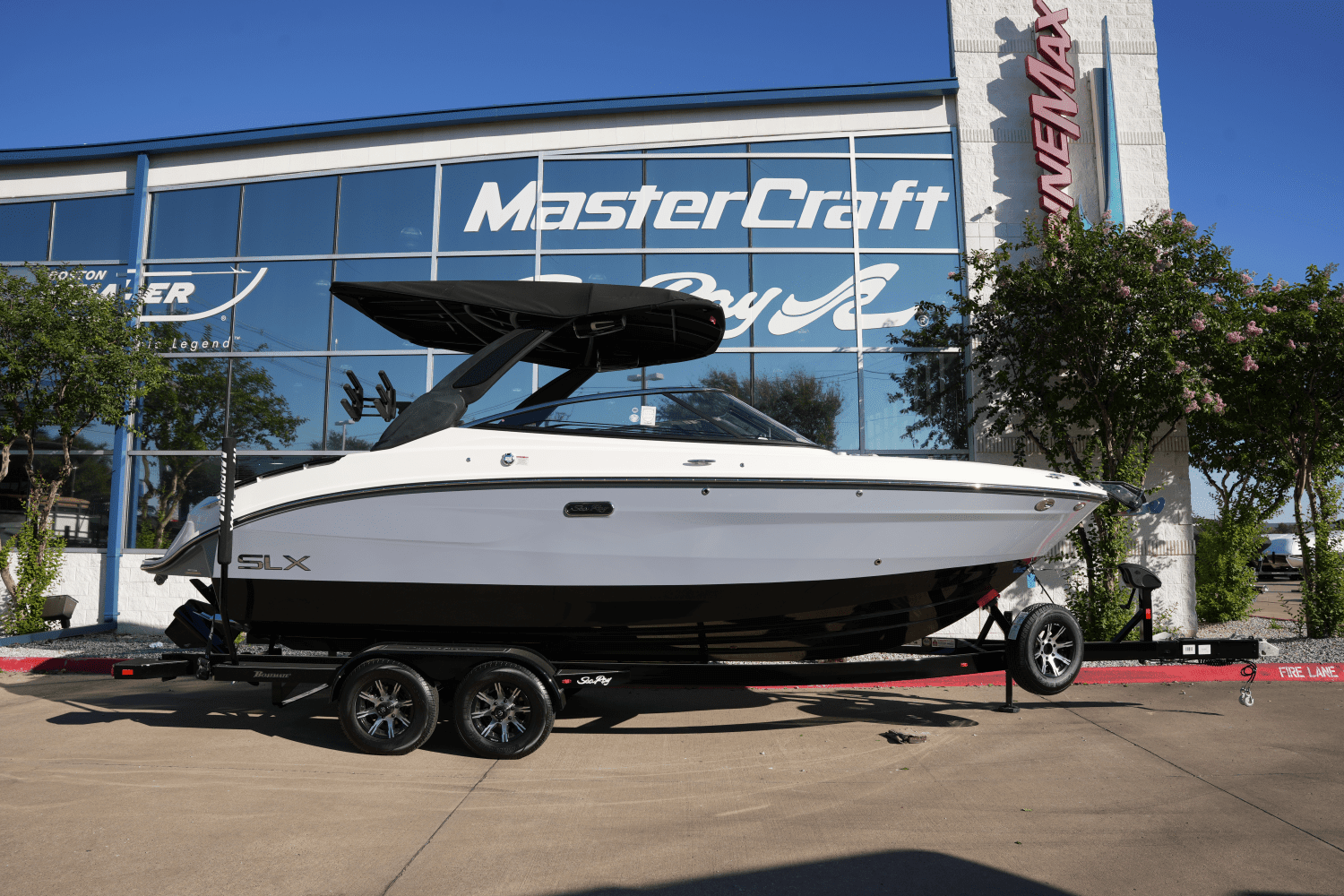 2024 Sea Ray SLX 260 Surf