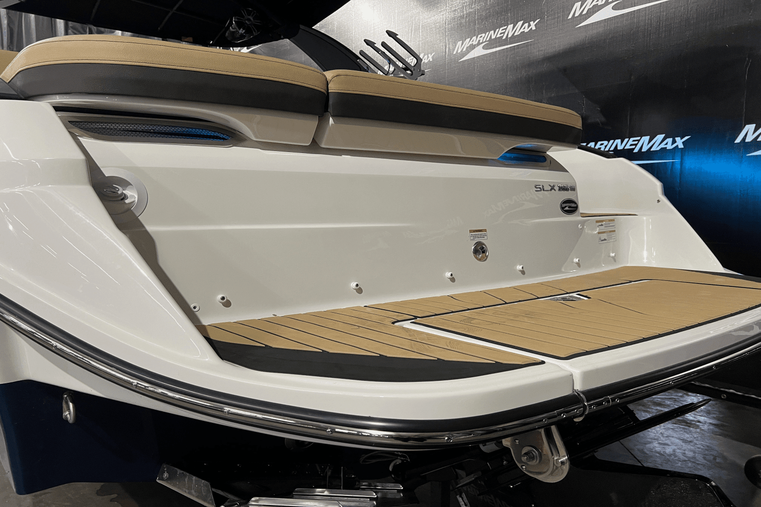 Thumbnail 4 for 2024 Sea Ray SLX 260 Surf