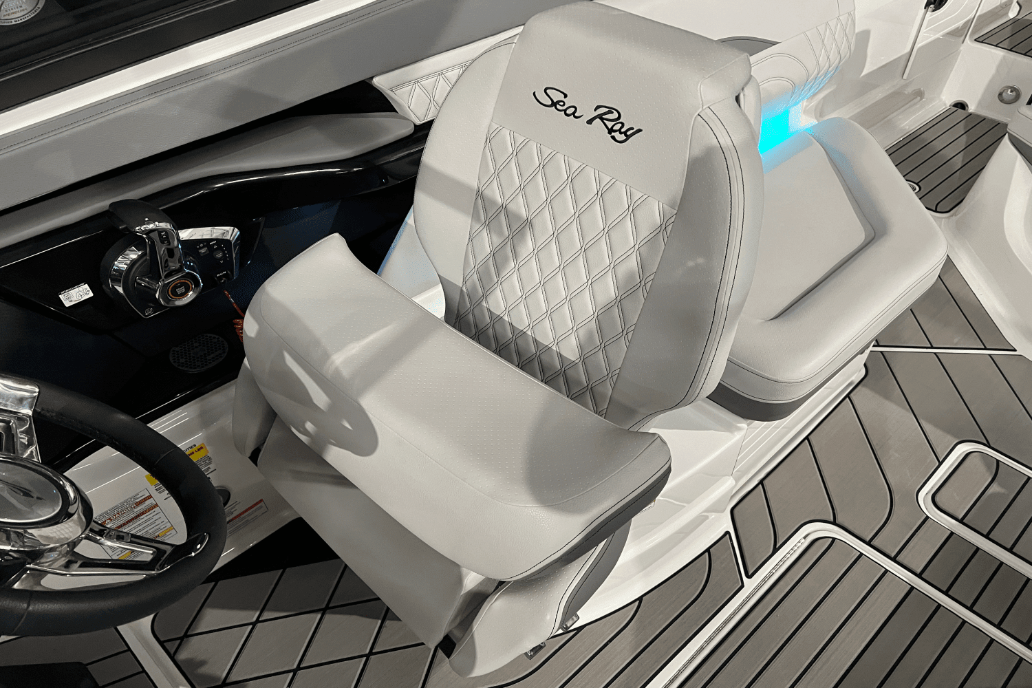 2024 Sea Ray SLX 260 Image Thumbnail #16