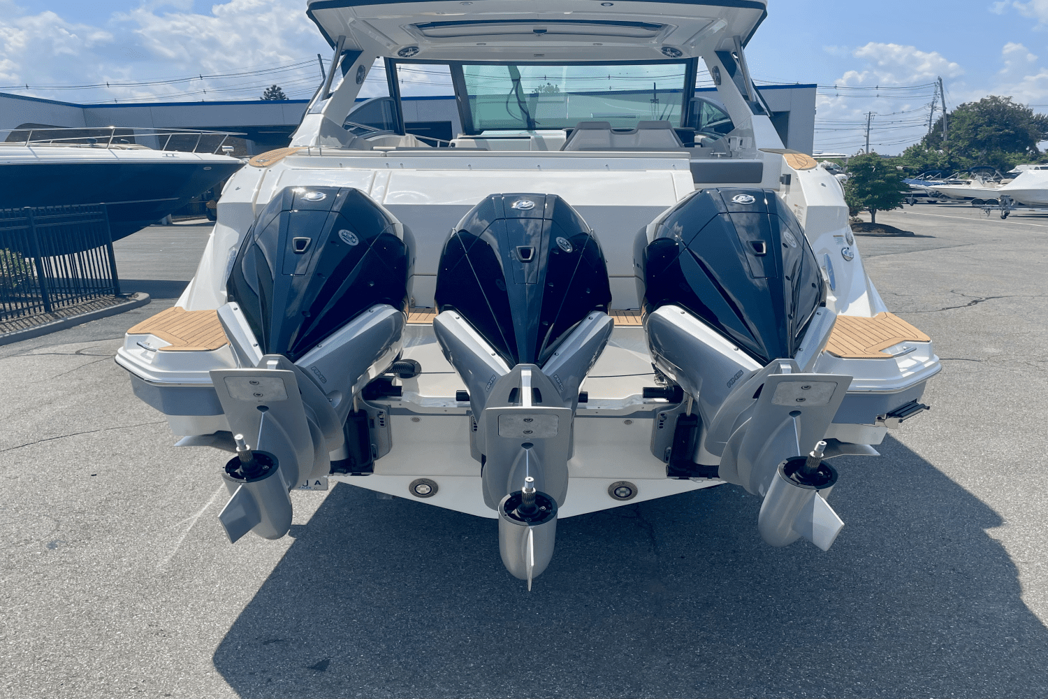 Thumbnail 3 for 2024 Sea Ray Sundancer 320 Outboard