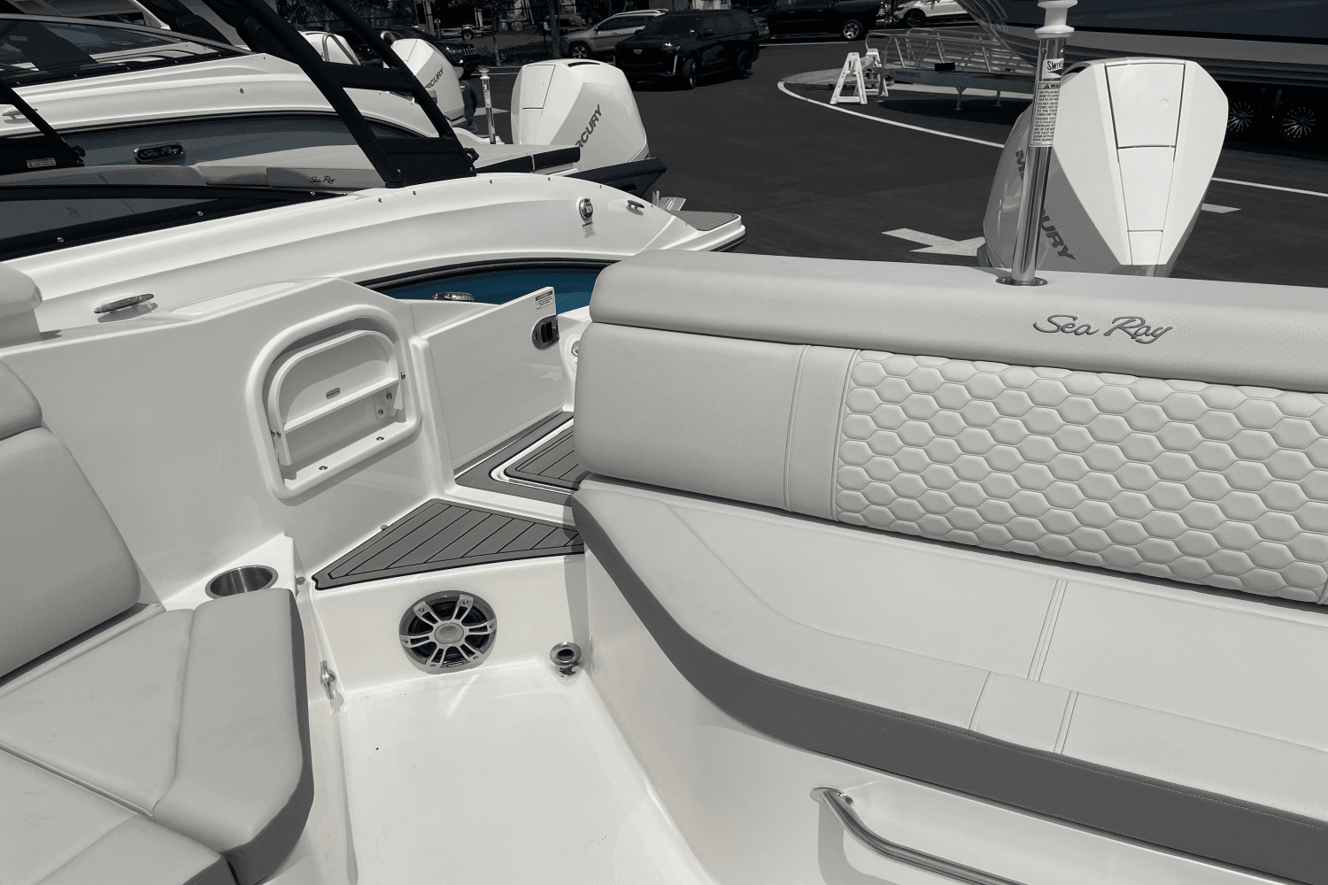 2024 Sea Ray
                                                             SDX 270 Outboard Image Thumbnail #4
