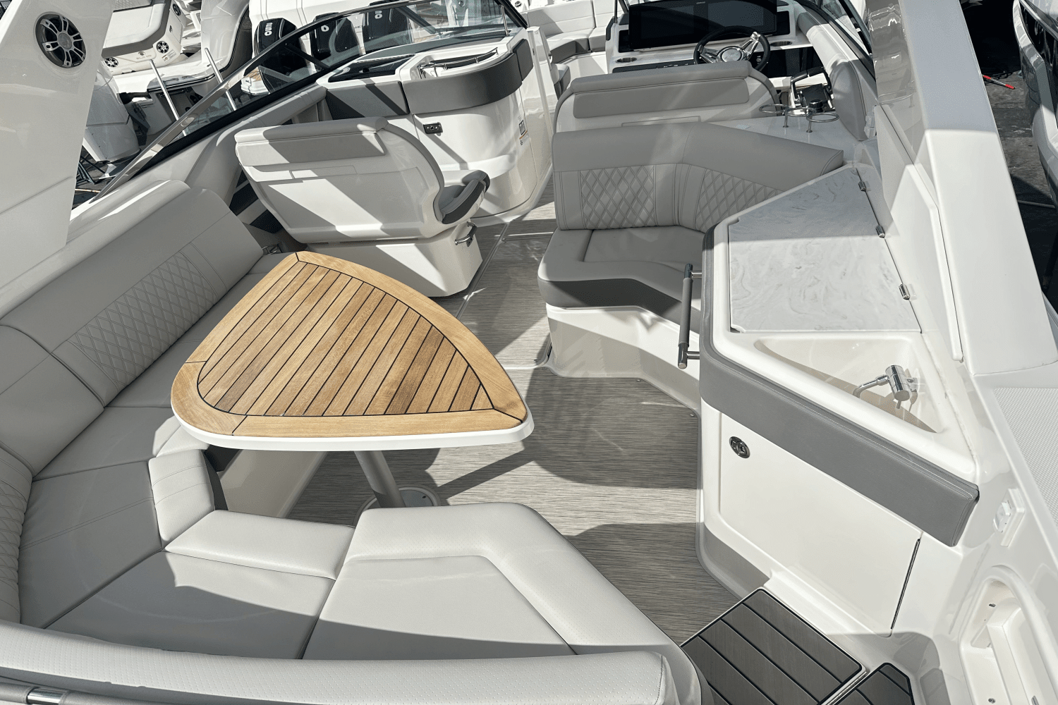 2024 Sea Ray 310 SLX Outboard Image Thumbnail #6