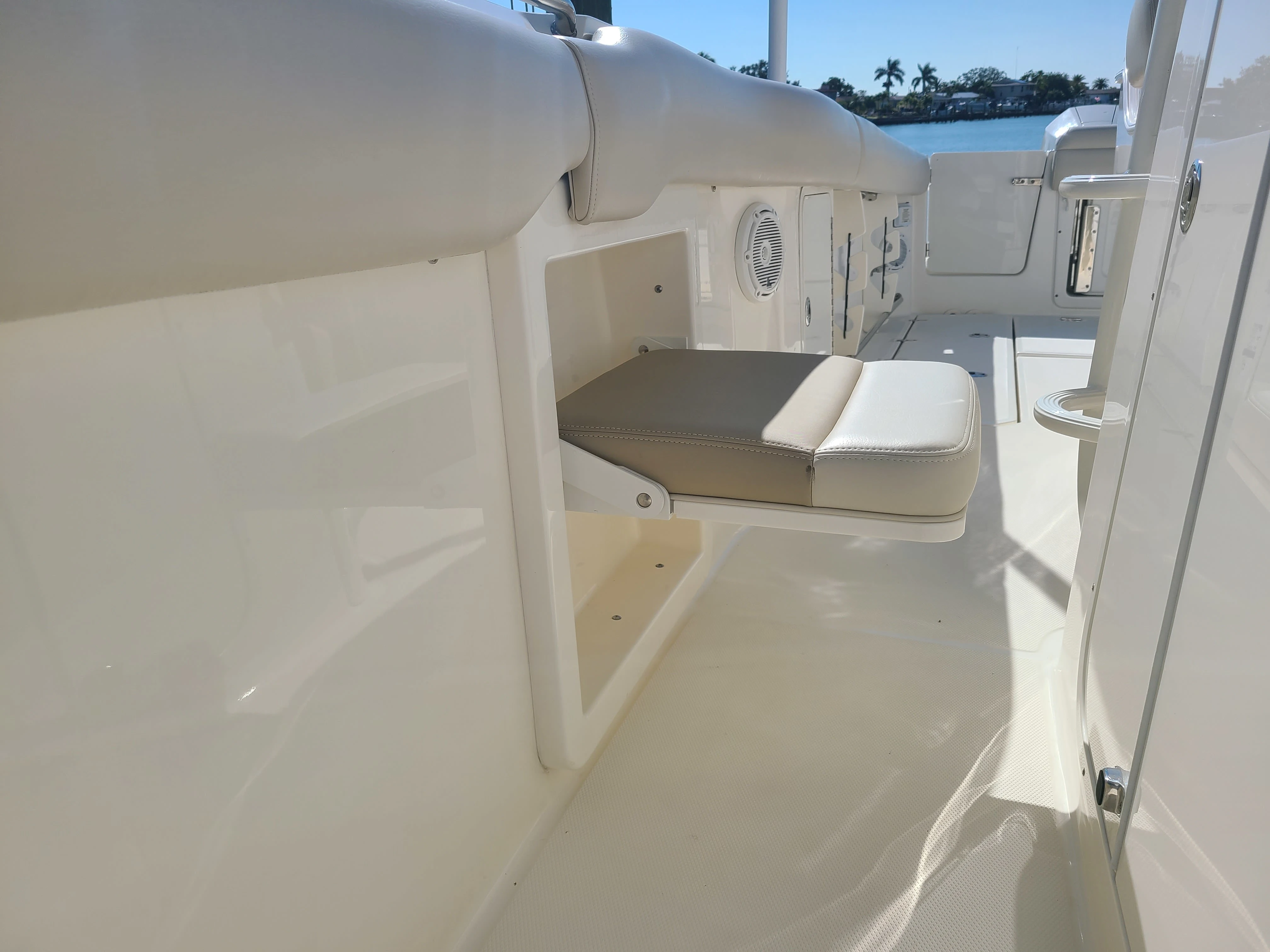2022 Boston Whaler
                                                             330 Outrage Image Thumbnail #18