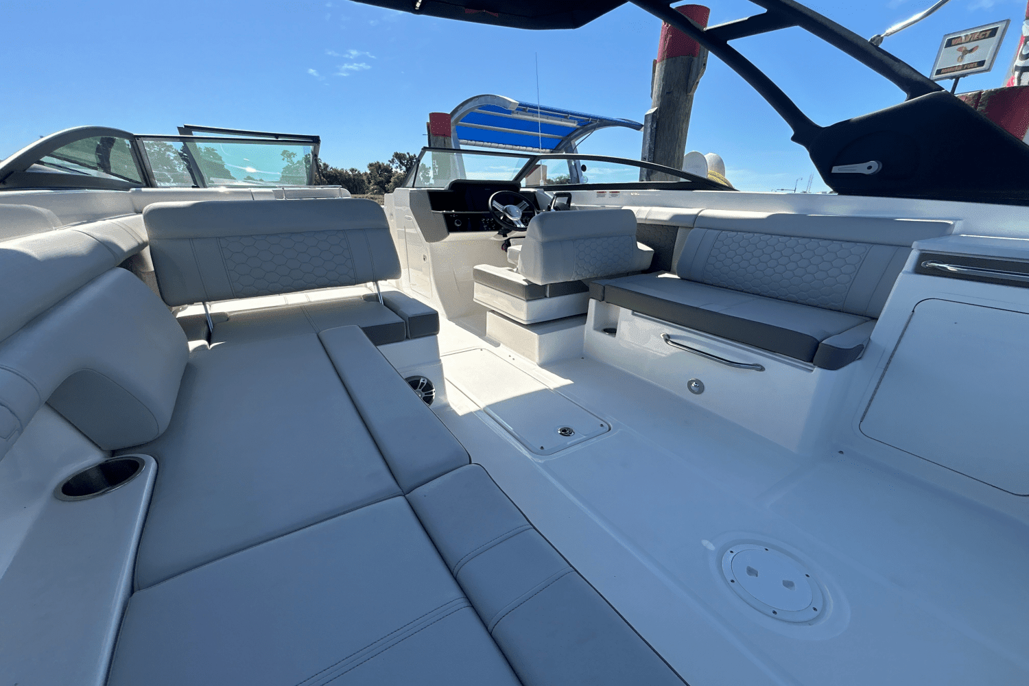 2024 Sea Ray SDX 290 Outboard Image Thumbnail #7