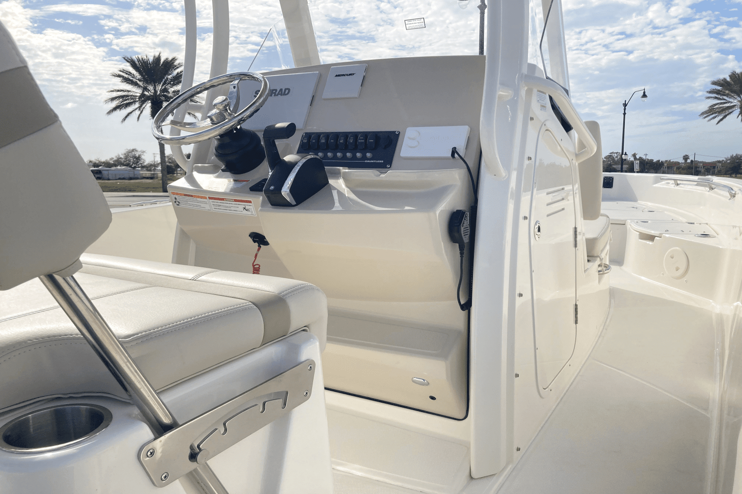 2024 Boston Whaler 250 Dauntless Image Thumbnail #13