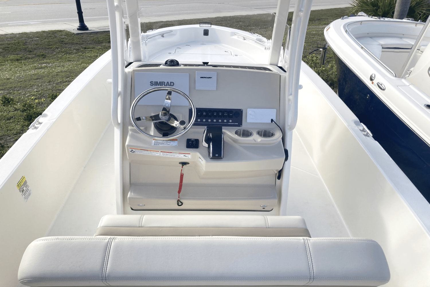 2024 Boston Whaler 250 Dauntless Image Thumbnail #11