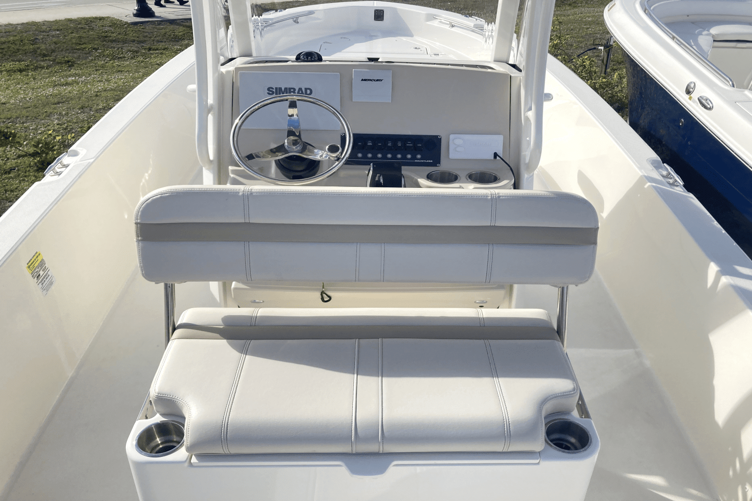 2024 Boston Whaler 250 Dauntless Image Thumbnail #9