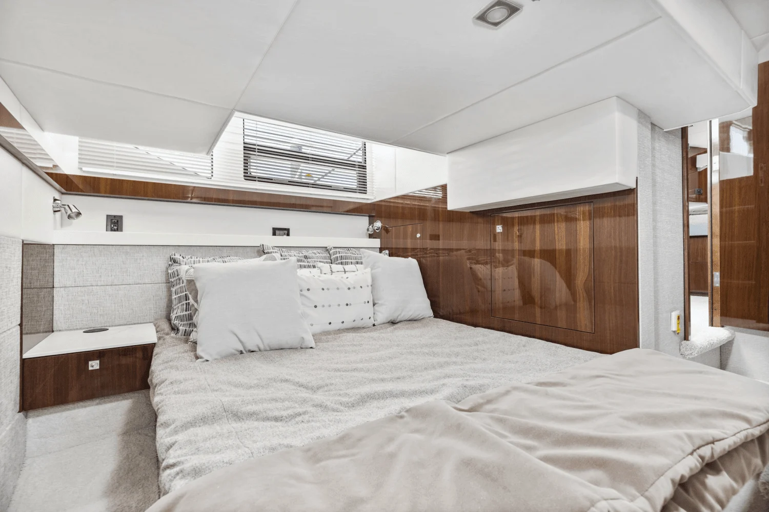 2023 Cruisers Yachts
                                                             42 Cantius Image Thumbnail #33
